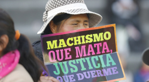 Mujeres marchan contra la violencia machista y piden cuidar la Ley 348