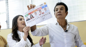 Salvador Nasralla vota y llama a los jóvenes a defender su derecho al voto en Honduras