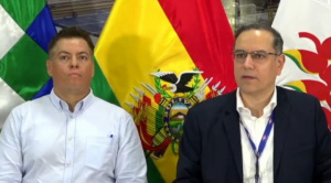 YPFB retira a los directores distritales y posesiona a Óscar Rodríguez en Santa Cruz