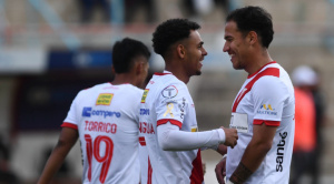 Always Ready vence a un Aurora disminuido por dos expulsiones