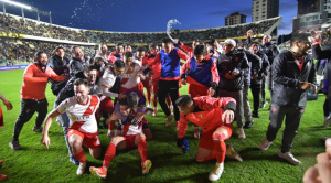 Always Ready gana sin errores arbitrales y celebra a lo campeón  