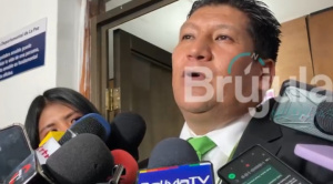 Flores y su esposa movieron Bs 340.000 en sus cuentas y declararon precio irreal por un departamento