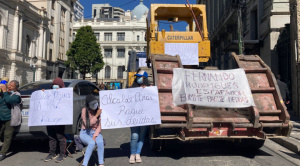 Empresas que alquilan maquinaria pesada a la Alcaldía de La Paz bloquean por falta de pagos