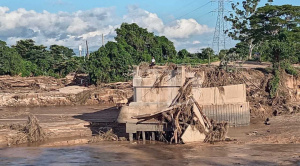 El municipio Colpa Bélgica, en Santa Cruz, queda incomunicado tras una riada 