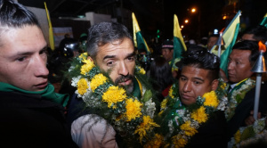 Suman candidatos: Iturralde va por la alcaldía paceña, Calmani por la de El Alto