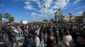 Al menos tres muertos y 60 heridos en protestas por atentado en mezquita alauita en Siria