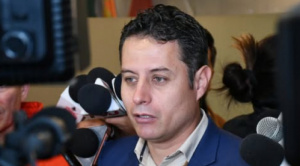 Lara insiste en acusaciones al viceministro Justiniano por presuntas designaciones irregulares