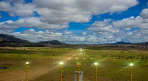 El aeropuerto de Alcantarí estrena sistema de luces de aproximación 