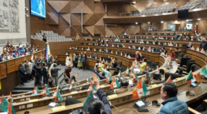 Oposición cuestiona decretos 5503 y 5515 y exige diálogo para garantizar respeto a la CPE