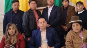 Lara anuncia ley para frenar decretos de Paz y llama a bancadas a “defender la Constitución”