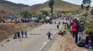 Bloqueos le cuestan Bs 3,8 millones diarios al turismo y medios internacionales alertan por turistas varados en Bolivia