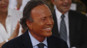 Gobierno español pide ir "hasta el final" en denuncia a Julio Iglesias por agresión sexual