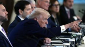 El número de muertos en Irán se eleva a casi 2.000 mientras Trump recrudece sus amenazas