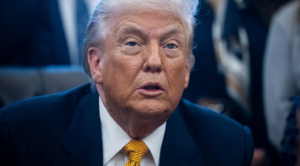 Trump amenaza con invocar la Ley de  Insurrección en Minnesota si  siguen ataques contra ICE