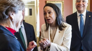 Venezuela: Trump almuerza con Corina Machado y su vocera dice que está "satisfecho" con Delcy Rodríguez