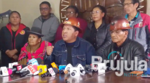 "Estos días están sacando decretos como casino", cuestiona líder de la COB