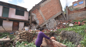 Deslizamientos provocan derrumbes  de casas en zona sur de Cochabamba; al menos 80 familias deben desalojar