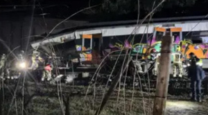 Más accidentes ferreos en España: dos trenes descarrilan en Cataluña, murió un maquinista y hay 30 heridos