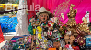 En las últimas horas de la preferia, artesanos de Alasita destacan tradición, trabajo y esperanza 