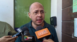 Aprehenden a juez tras declarar por el hallazgo de narcomaletas en un galpón