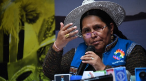 Exministra Sabina Orellana fue impedida de salir del país por disposición legal vigente