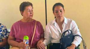 Tras descompensarse, exdiputada Laura Rojas es trasladada a clínica en Santa Cruz bajo custodia policial