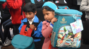 La alcaldía lanza mochila escolar con diseño reforzado y acceso gratuito a libros digitales