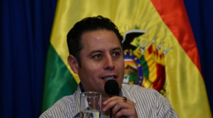 Viaje de Lara a Panamá desata críticas por "abandono de funciones" y "uso de recursos públicos"