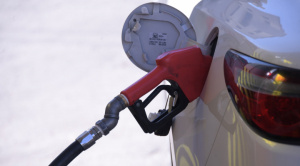 Paz firma desde el exterior un decreto que libera del IVA a la importación de hidrocarburos