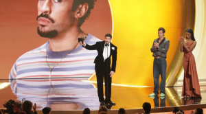 Bad Bunny hace historia en los Grammy en una gala con críticas al ICE