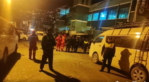 Al menos dos personas mueren y nueve  quedan heridas en un choque afuera del mercado de Adepcoca