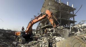 Los rescatistas remueven los escombros de Gaza en busca de miles de cadáveres sepultados