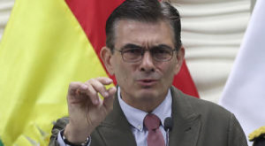 Paz tiene 48,8 % de apoyo y 46,3 % de rechazo, según estudio de consultora argentina