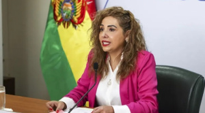 Fiscalía emite orden de aprehensión contra expresidenta de la Aduana Nacional