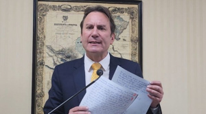 Ellefsen afirma que Revilla no cumple requisito de residencia y pide su inhabilitación