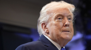 Trump dice que subirá el nuevo arancel global a un 15 %