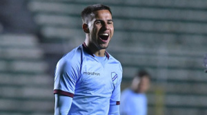 Robson hace magia con su zurda y anota un triplete