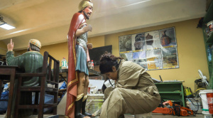 Una nueva generación de restauradores se forma para proteger el patrimonio de Bolivia