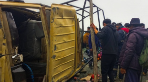 Vuelco de camioneta deja cinco muertos en camino provincial