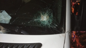 Violencia en la zona del siniestro: atacaron ambulancias y quemaron un vehículo municipal 