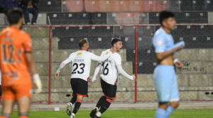 Una roja debilita a Aurora y Always Ready aprovecha para ganar