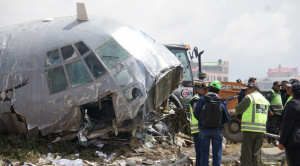 Piloto cambió maniobra de aterrizaje por tormenta y fallas en los frenos, según su defensa