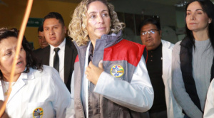 Primera dama no descarta traslado al exterior de niño que perdió las piernas y dedos en accidente del avión