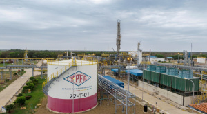 YPFB advierte demoras en despachos de gasolina en Santa Cruz por incorporación de aditivos