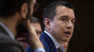 Ecuador rompe relaciones diplomáticas con Cuba y expulsa a todo su personal acreditado .