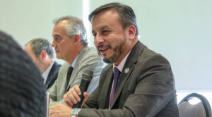 Tras librarse de la interpelación, Medinaceli deberá dar un informe oral en el Senado