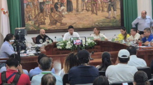 Concejo cruceño posterga decisión de si designará o no suplente de Jhonny Fernández  