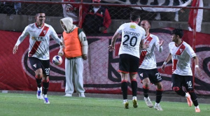 Always Ready vuelve a vencer a un rival disminuido