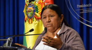 Fiscal Mariaca informa que Nemesia Achacollo tiene dos mandamientos de aprehensión