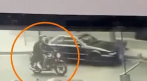 Dos hombres en motocicleta disparan a un colombiano en Cochabamba